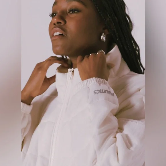 Fabletics Ivory Quilted Daydreamer Jacket | Small | NWT | Water Resistant - Picture 5 of 10